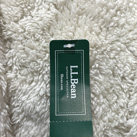 L.L. Bean men’s robe. - Picture 4 of 11